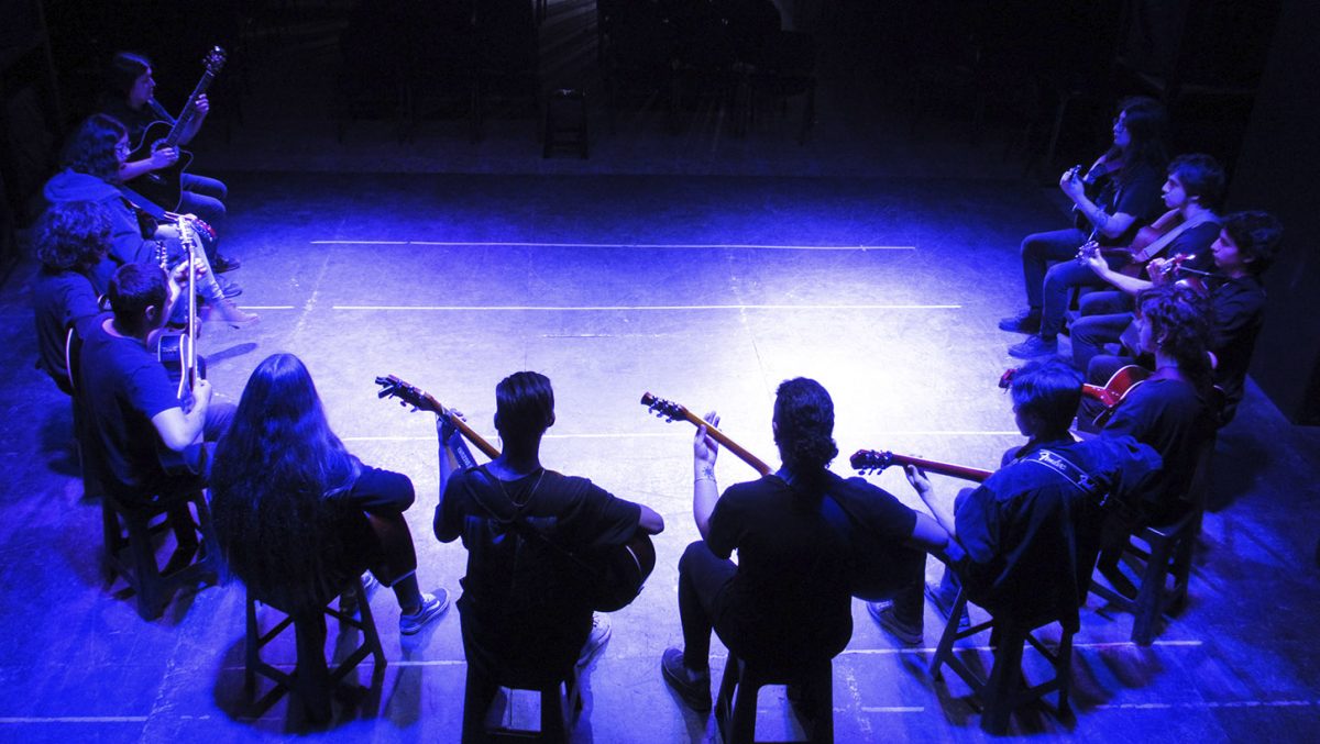 Guitarras en movimiento
